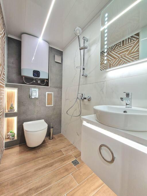 Luxury Apartment. 75 Inches Tv Varna Exteriér fotografie