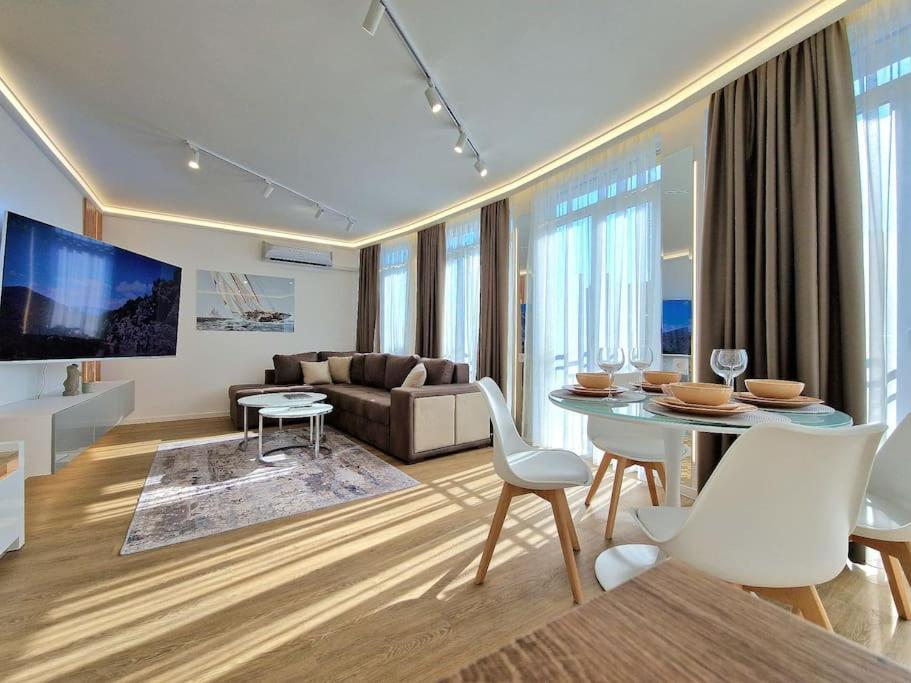 Luxury Apartment. 75 Inches Tv Varna Exteriér fotografie