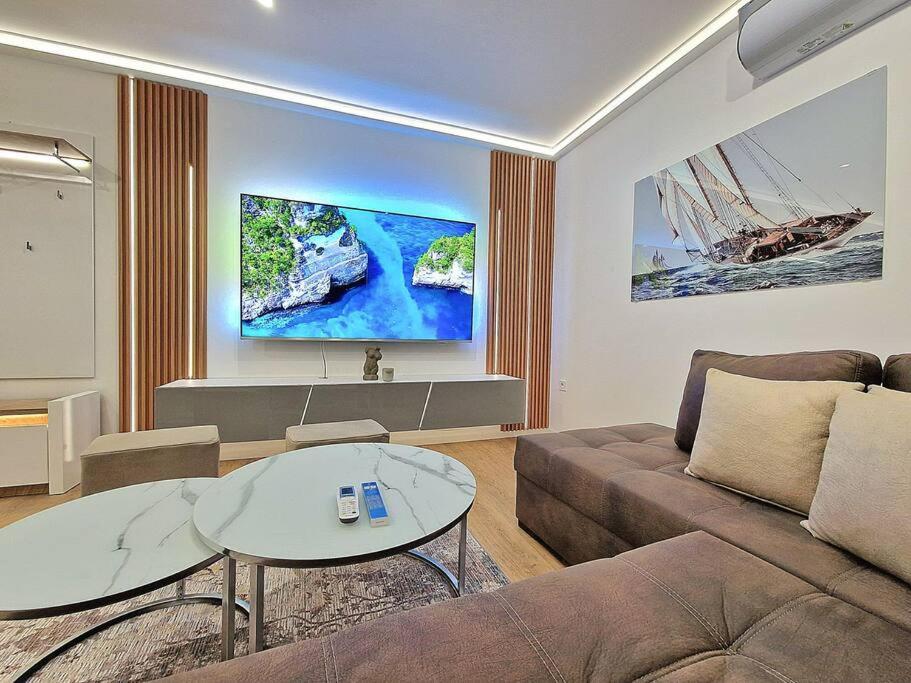 Luxury Apartment. 75 Inches Tv Varna Exteriér fotografie
