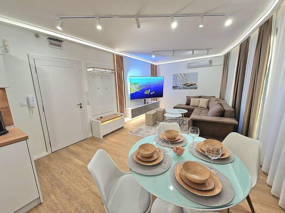 Luxury Apartment. 75 Inches Tv Varna Exteriér fotografie