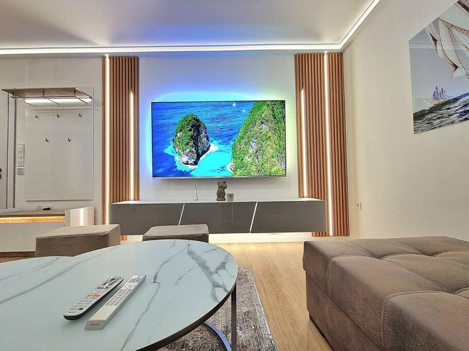 Luxury Apartment. 75 Inches Tv Varna Exteriér fotografie