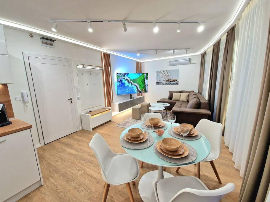 Luxury Apartment. 75 Inches Tv Varna Exteriér fotografie